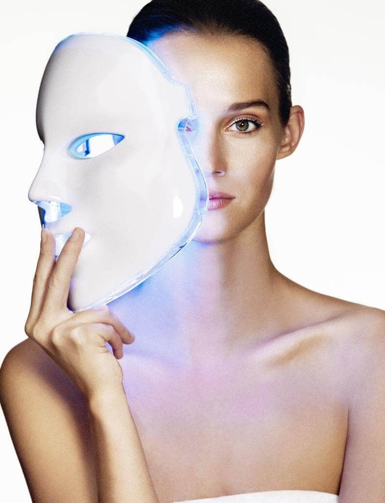Limpieza facial con mascara LED 02