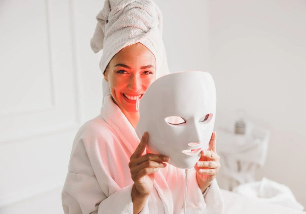 Limpieza facial con mascara LED 03