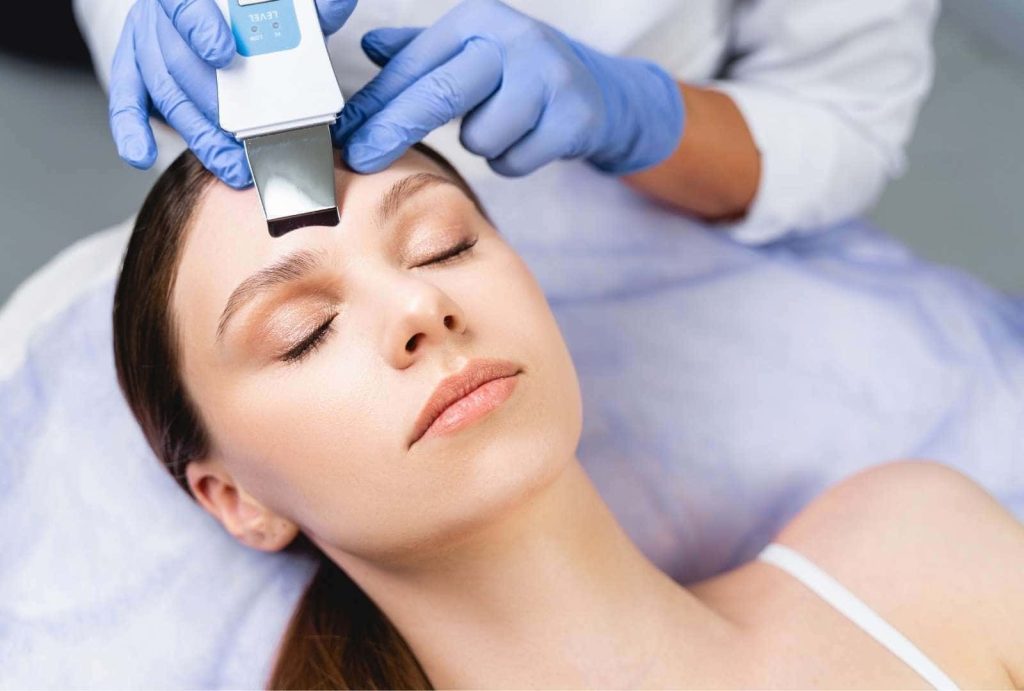 Limpieza facial con paleta ultrasonica 01